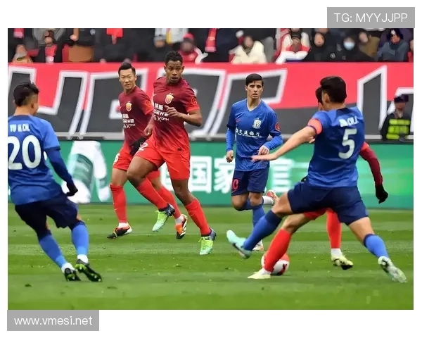 上海申花赛季中期战术危机暴露，豪门争冠之路再遇阵容与管理双重考验。