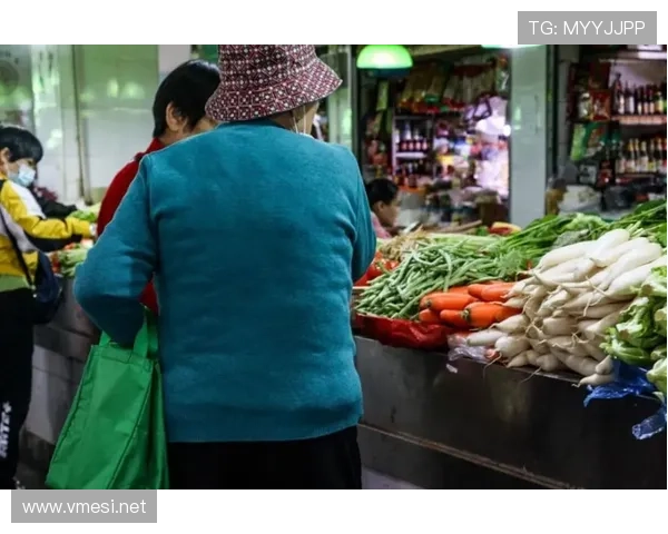 季丽萍去菜市场拎着塑料袋看着像邻居阿姨，扫码那刻我当街尴尬笑不出来