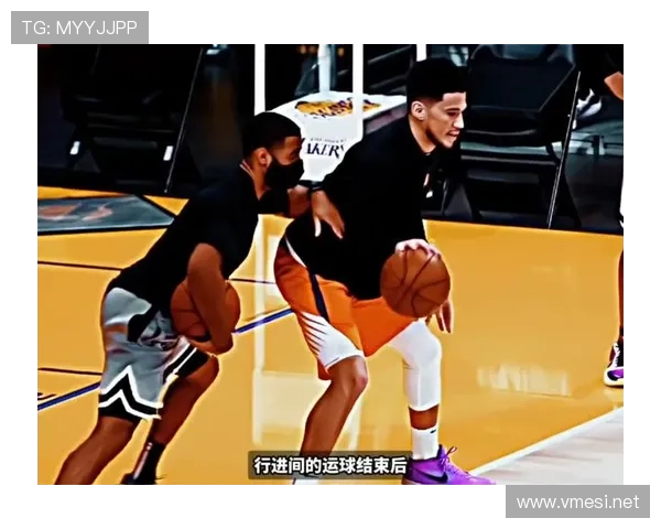 德文·布克赛后那双靴子，价格估计能顶我好几个月房贷