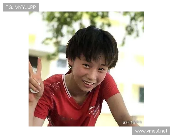 陈芋汐领奖台冷静得像雕像，逛商场那张照片把我打回凡间